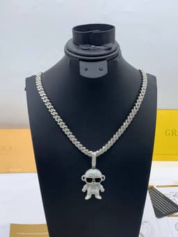 VVS Mossainite Cuban Neckchain and Iced out Zirkoon Pendant