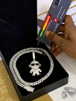 VVS Mossainite Cuban Neckchain and Iced out Zirkoon Pendant