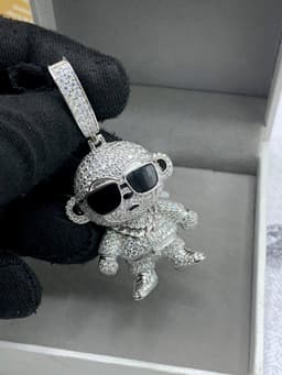 VVS Mossainite Cuban Neckchain and Iced out Zirkoon Pendant